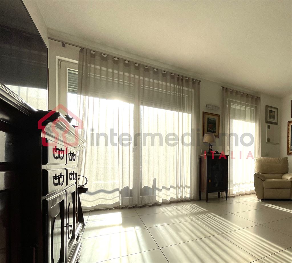 ROMARZOLLO - MODERNO E SOLEGGIATO TRILOCALE - Appartamento Residenziale Arco