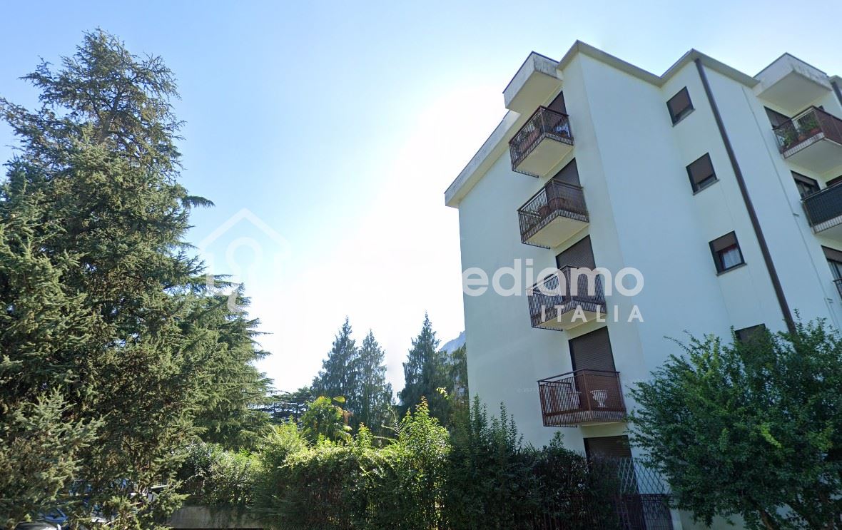 QUADRILOCALE SUL VIALE PIU' PREGIATO DI RIVA DEL GARDA - Appartamento Residenziale Riva del Garda