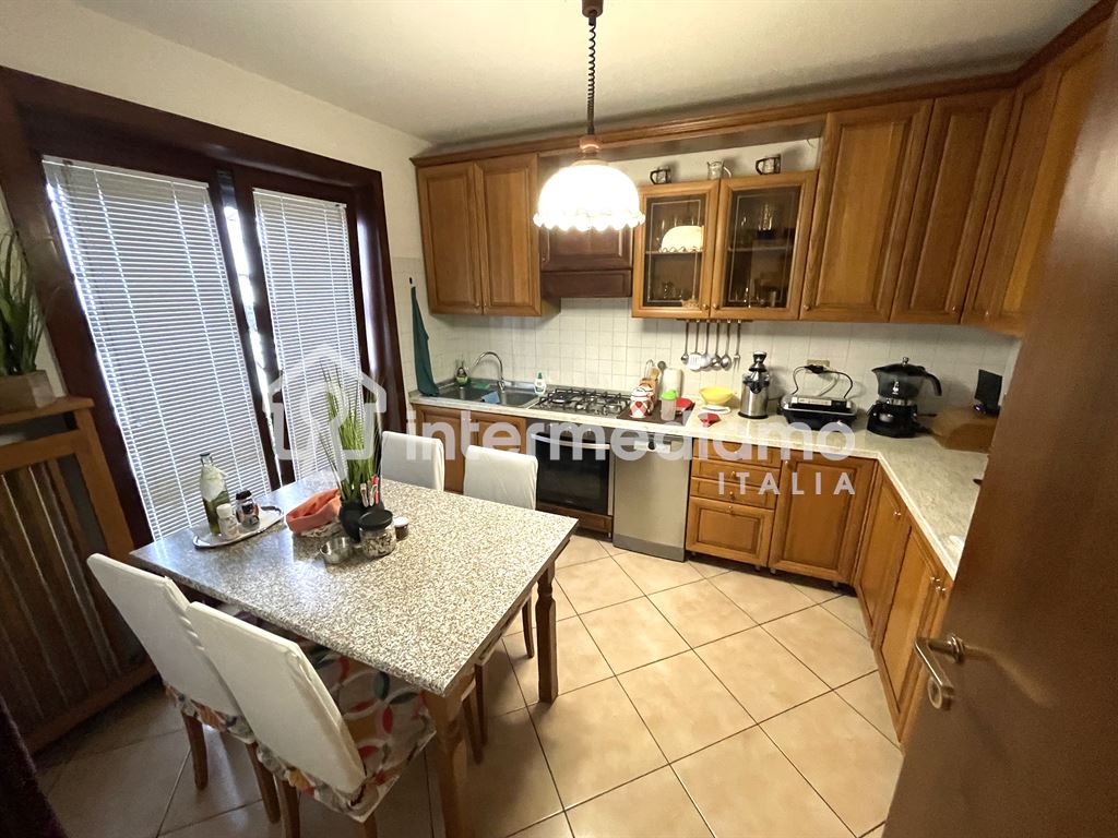 QUADRILOCALE SUL VIALE PIU' PREGIATO DI RIVA DEL GARDA - Appartamento Residenziale Riva del Garda