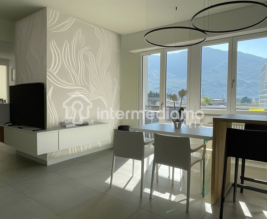 ELEGANTE QUADRILOCALE RISTRUTTURATO CON VISTA