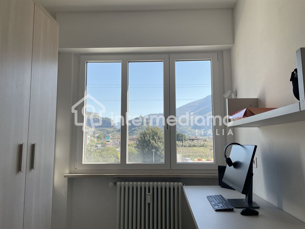 ELEGANTE QUADRILOCALE RISTRUTTURATO CON VISTA - Appartamento Residenziale Arco