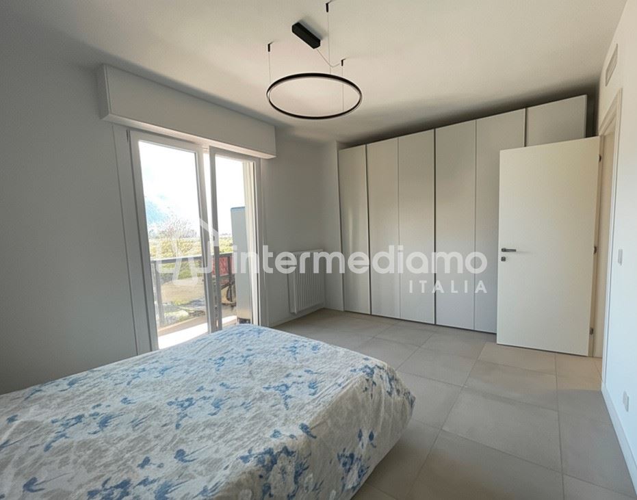 ELEGANTE QUADRILOCALE RISTRUTTURATO CON VISTA - Appartamento Residenziale Arco