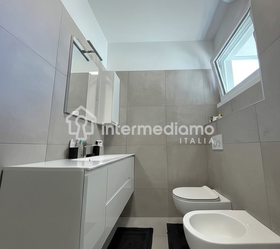 ELEGANTE QUADRILOCALE RISTRUTTURATO CON VISTA - Appartamento Residenziale Arco