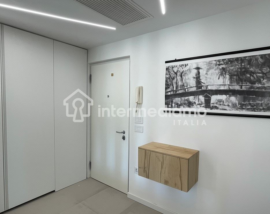 ELEGANTE QUADRILOCALE RISTRUTTURATO CON VISTA - Appartamento Residenziale Arco