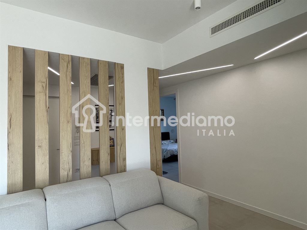 ELEGANTE QUADRILOCALE RISTRUTTURATO CON VISTA - Appartamento Residenziale Arco