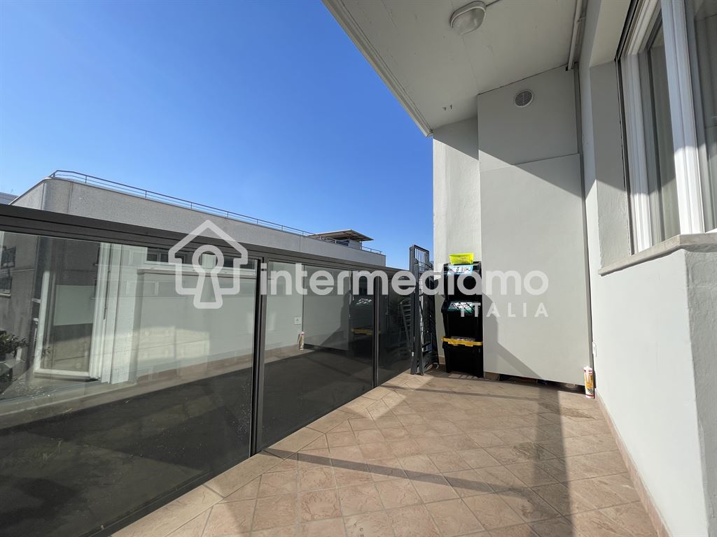 ELEGANTE QUADRILOCALE RISTRUTTURATO CON VISTA - Appartamento Residenziale Arco