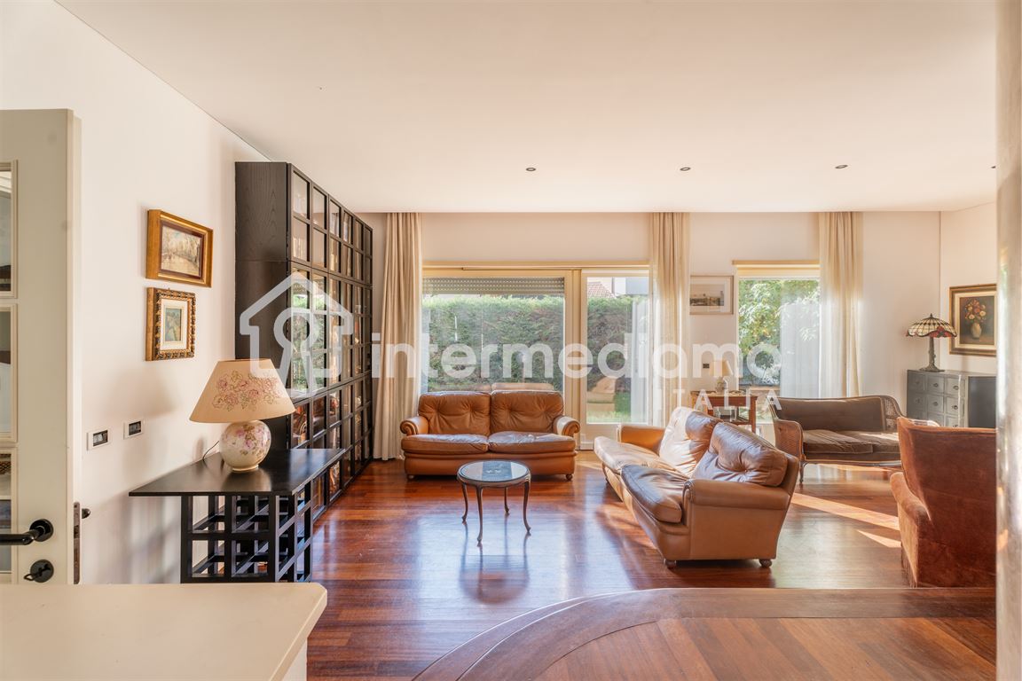 VILLA INDIPENDENTE - ELEGANZA E NATURA NEL CUORE DI ARCO - Appartamento Residenziale Arco