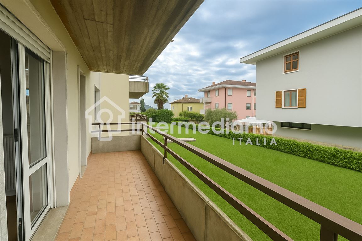 QUADRILOCALE CON GIARDINO PRIVATO A BOLOGNANO - Appartamento Residenziale Arco