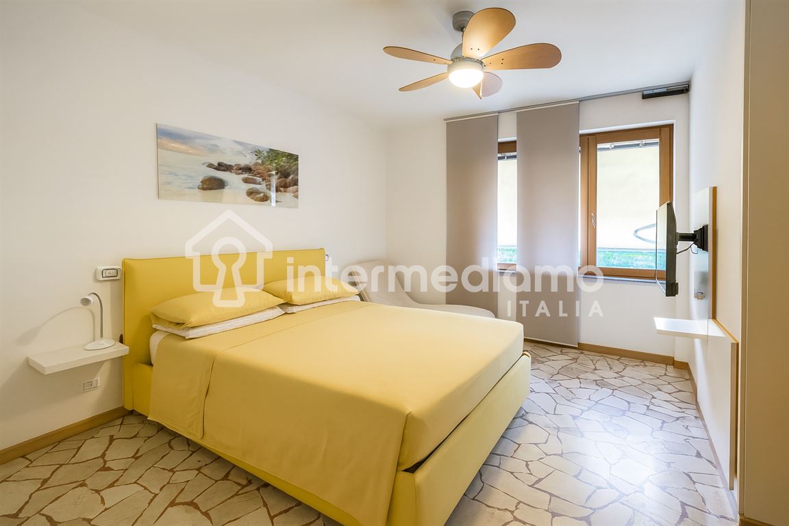 VILLA SINGOLA A TORBOLE - PRESTIGIO E COMFORT A DUE PASSI DAL LAGO - Villa bifamiliare Residenziale Nago-Torbole