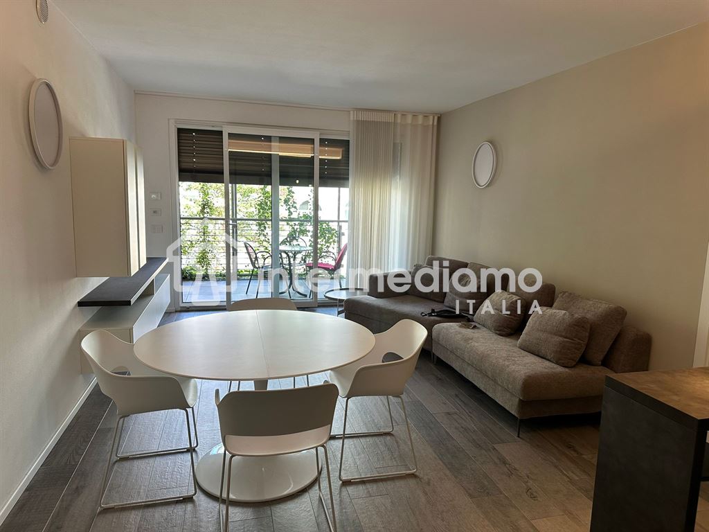 IN AFFITTO ELEGANTE TRILOCALE NEL CENTRO DI ARCO - Appartamento Residenziale Arco