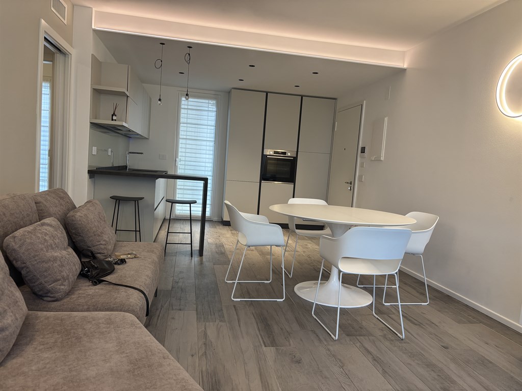 IN AFFITTO ELEGANTE TRILOCALE NEL CENTRO DI ARCO - Appartamento Residenziale Arco