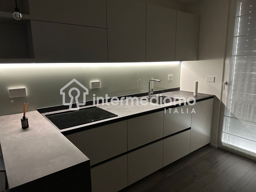 IN AFFITTO ELEGANTE TRILOCALE NEL CENTRO DI ARCO - Appartamento Residenziale Arco