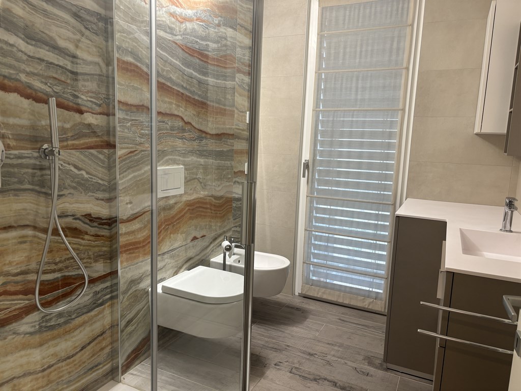 IN AFFITTO ELEGANTE TRILOCALE NEL CENTRO DI ARCO - Appartamento Residenziale Arco