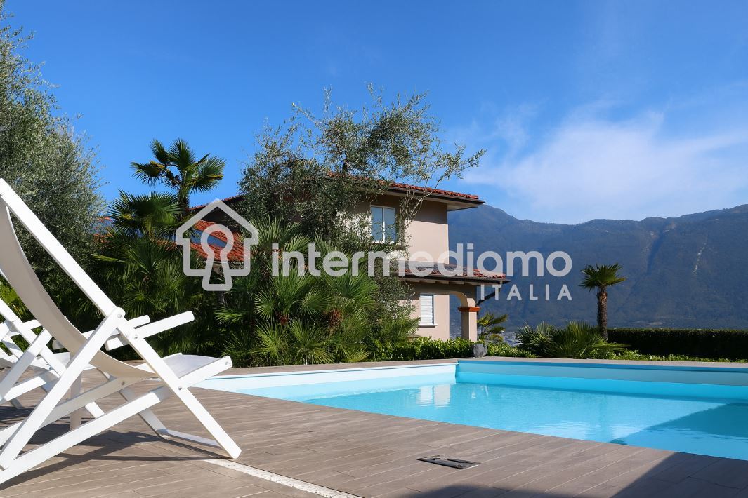 VIVI L'ECCELLENZA: VILLA ESCLUSIVA CON PISCINA - Villa Residenziale Riva del Garda