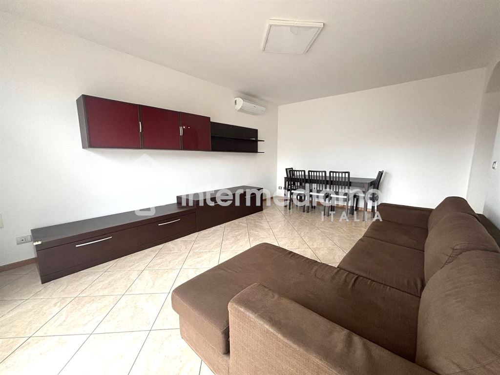 IN AFFITTO AMPIO QUADRILOCALE CON TERRAZZO E GARAGE - Appartamento Residenziale Riva del Garda