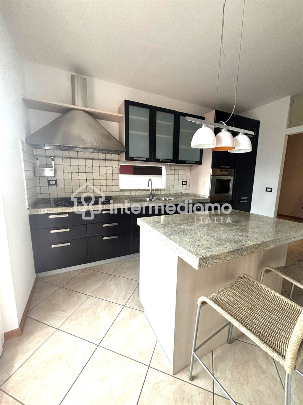 IN AFFITTO AMPIO QUADRILOCALE CON TERRAZZO E GARAGE - Appartamento Residenziale Riva del Garda