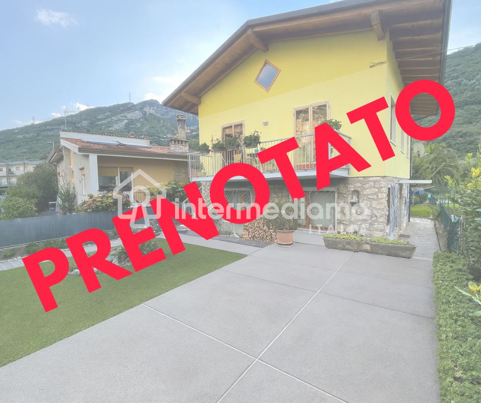 VILLA SINGOLA A TORBOLE - PRESTIGIO E COMFORT A DUE PASSI DAL LAGO