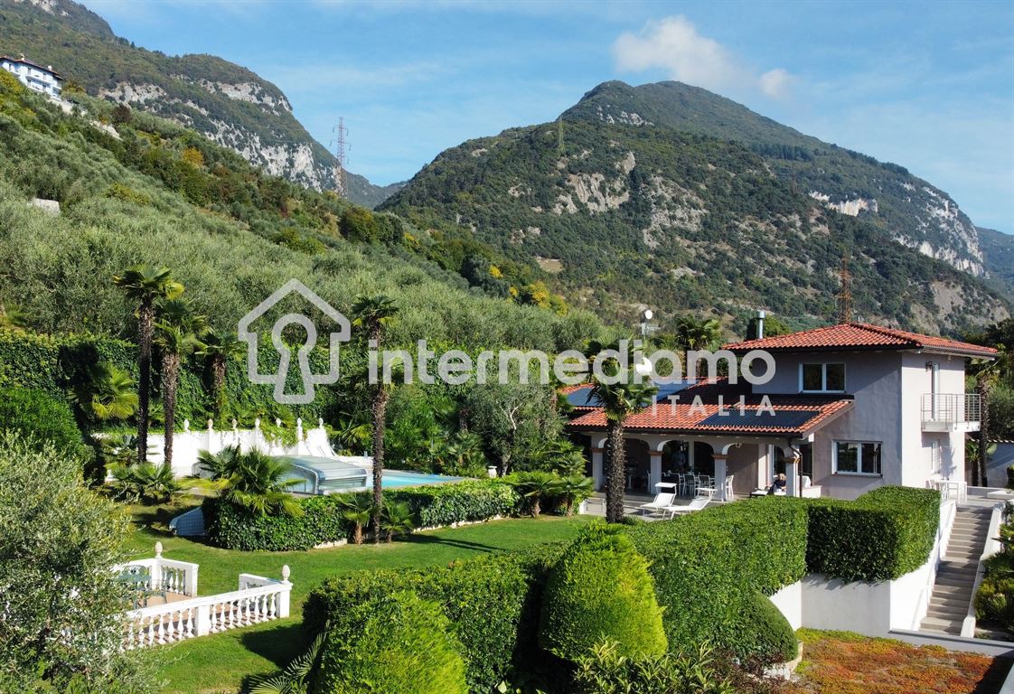 VIVI L'ECCELLENZA: VILLA ESCLUSIVA CON PISCINA