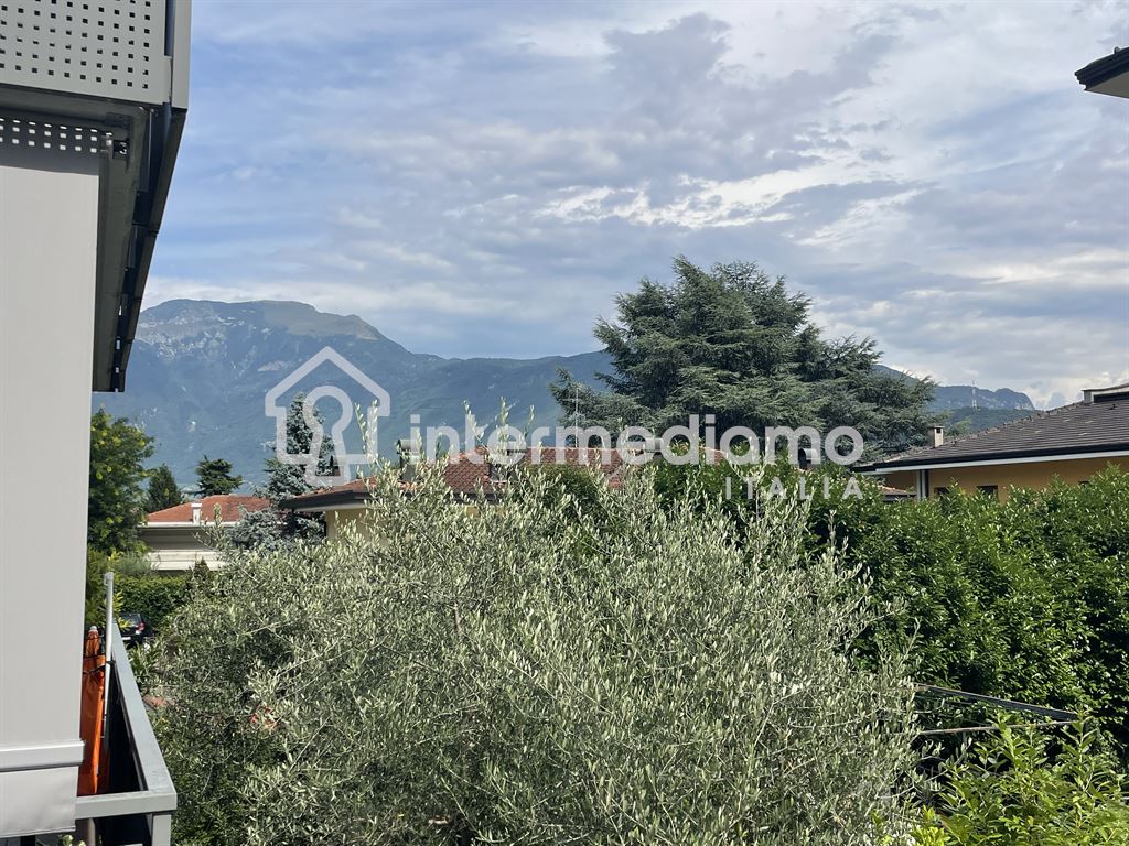 MODERNO TRILOCALE CON GARAGE A DUE PASSI DAL CENTRO - Appartamento Residenziale Riva del Garda