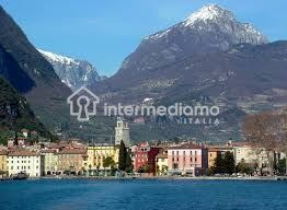 MODERNO TRILOCALE CON GARAGE A DUE PASSI DAL CENTRO - Appartamento Residenziale Riva del Garda