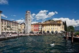 MODERNO TRILOCALE CON GARAGE A DUE PASSI DAL CENTRO - Appartamento Residenziale Riva del Garda