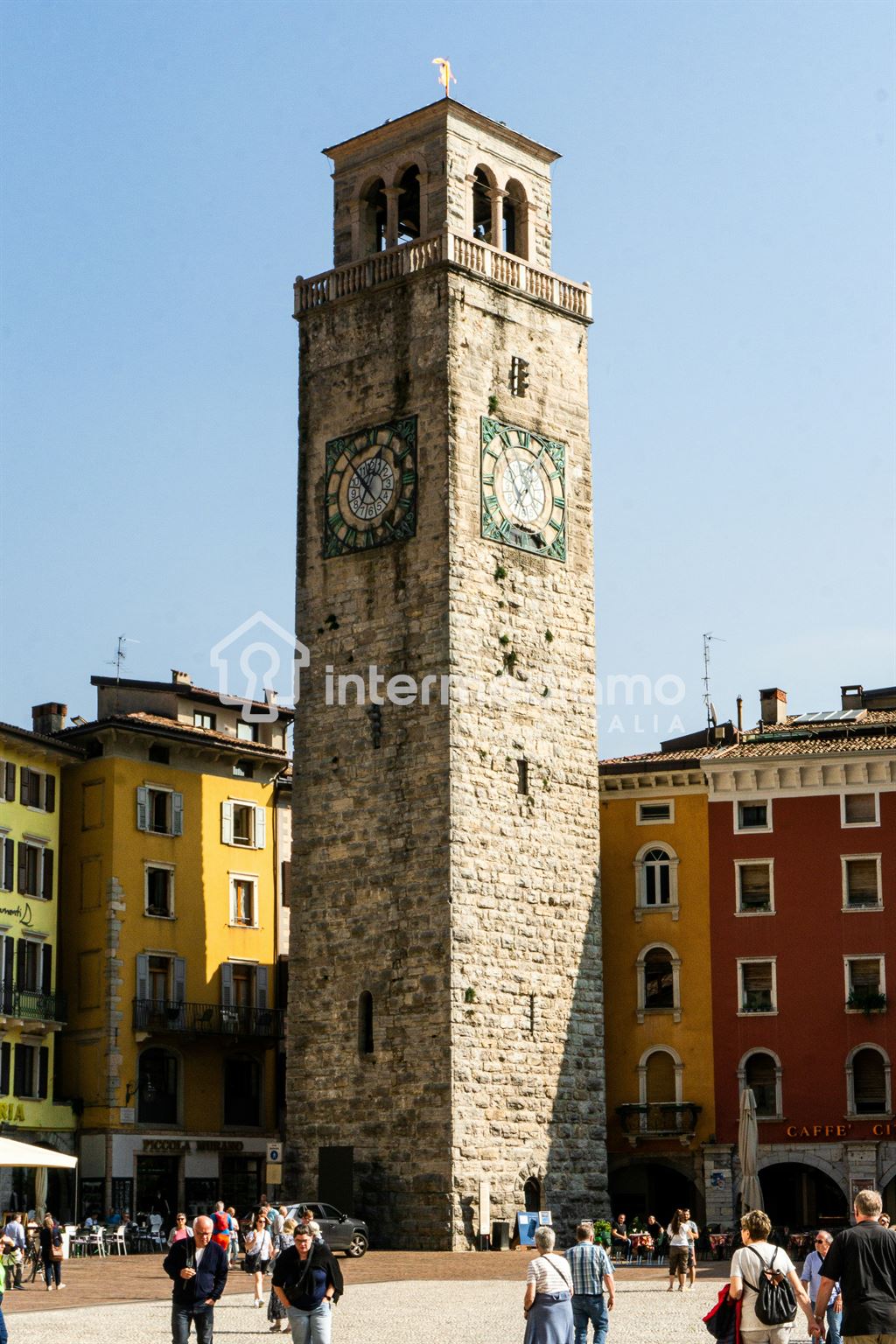 MODERNO TRILOCALE CON GARAGE A DUE PASSI DAL CENTRO - Appartamento Residenziale Riva del Garda