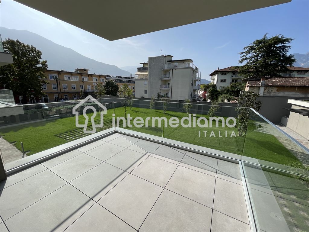 Intermediamo Italia ad Arco nel Garda Trentino, un team di professionisti con più di 20 anni di esperienza nel settore immobiliare