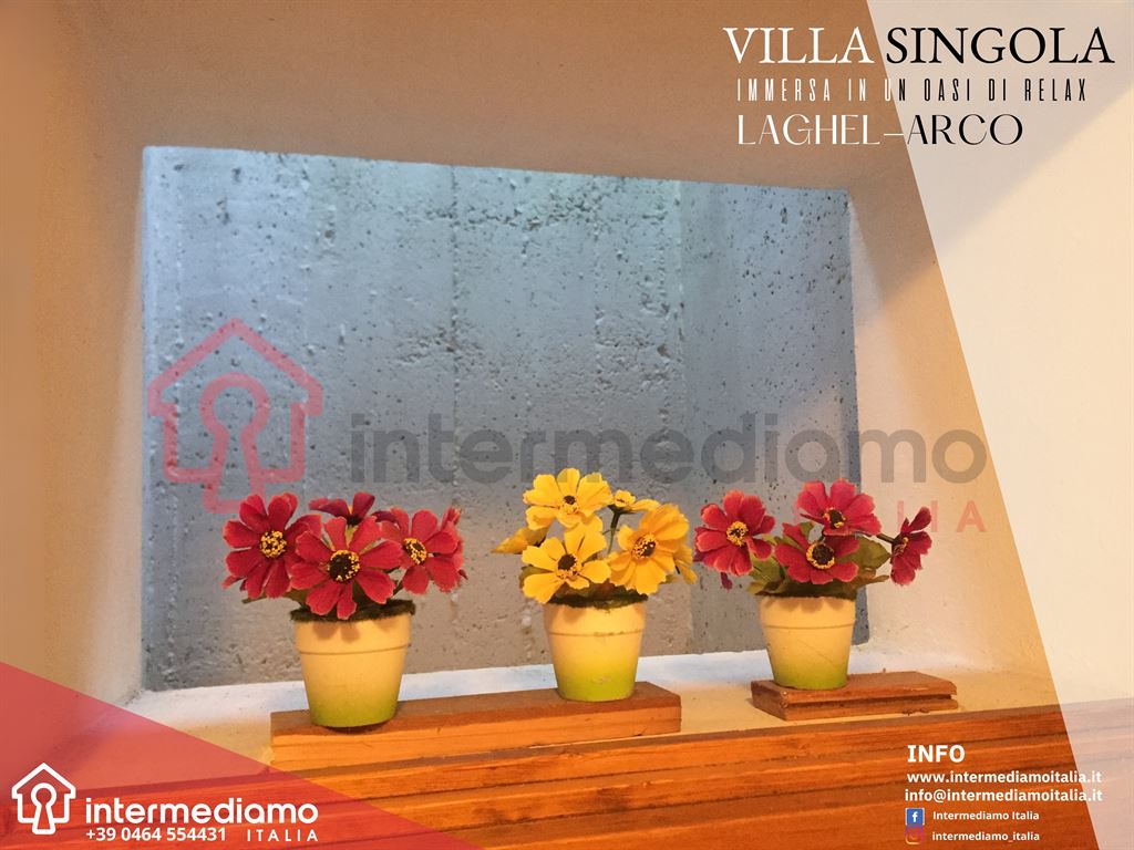 LAGHEL - VILLA INDIPENDENTE SU 2 LIVELLI - Villa Residenziale Arco