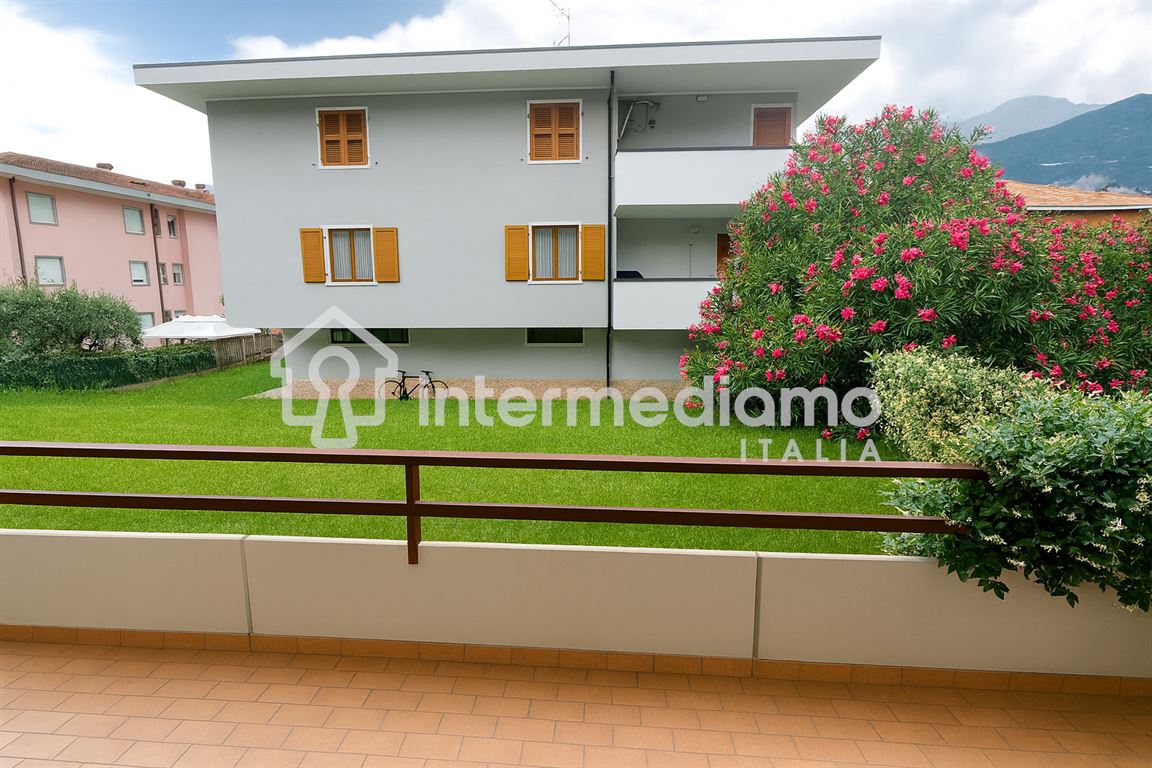 QUADRILOCALE CON GIARDINO PRIVATO A BOLOGNANO - Appartamento Residenziale Arco