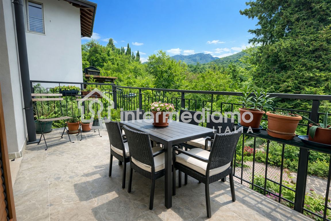 BUSATTE - ELEGANTE RESIDENZA VISTA LAGO - Villa Residenziale Nago-Torbole