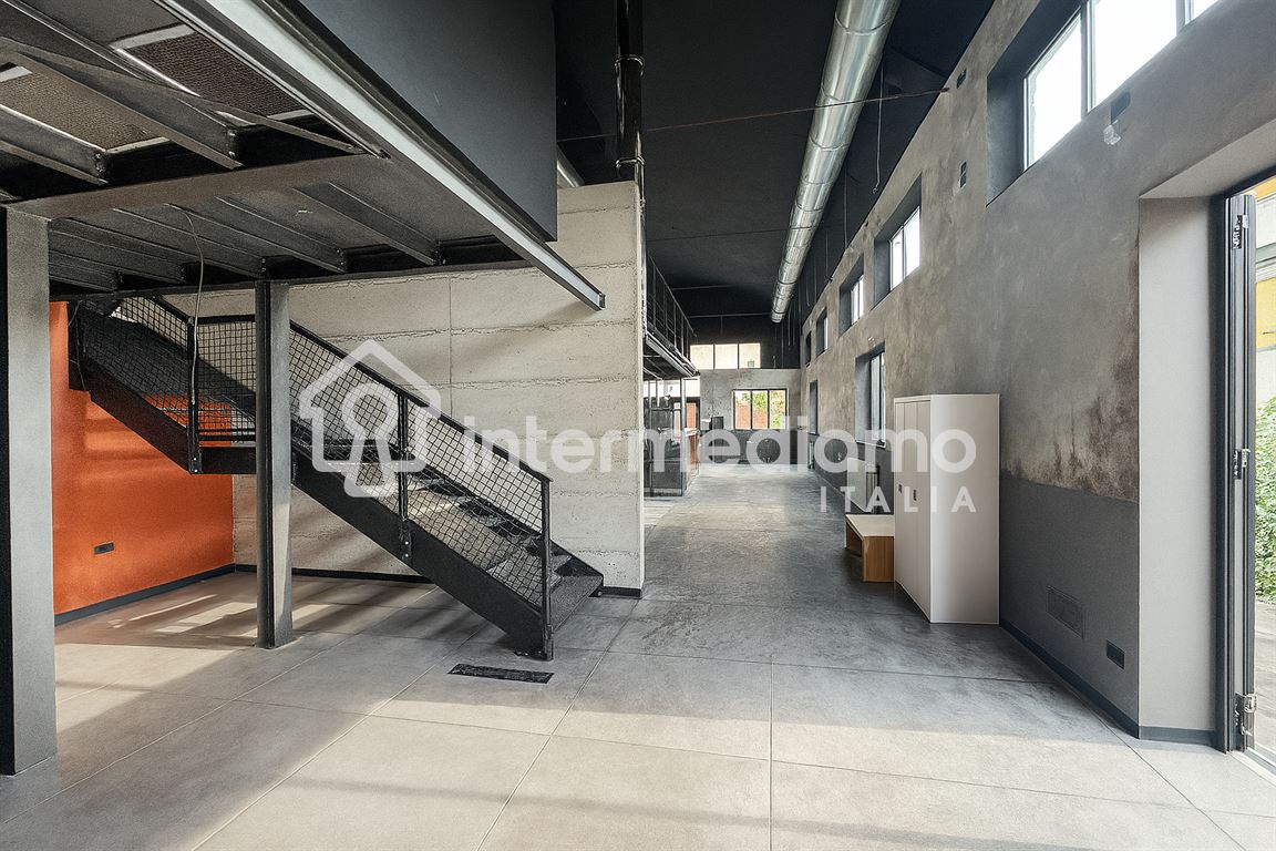 LOCALE COMMERCIALE IN AFFITTO NEL CENTRO DI RIVA - Attività Commerciale Commerciale Riva del Garda