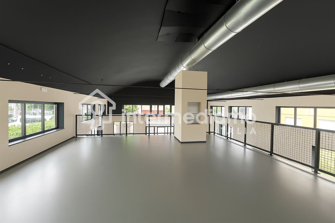 LOCALE COMMERCIALE IN AFFITTO NEL CENTRO DI RIVA - Attività Commerciale Commerciale Riva del Garda