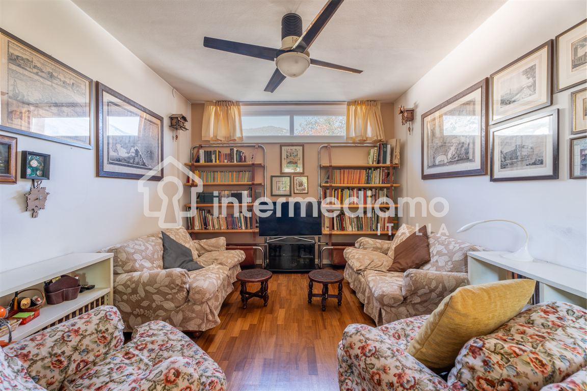 RESIDENZA INDIPENDENTE CON GIARDINO PRIVATO - Villa Residenziale Arco