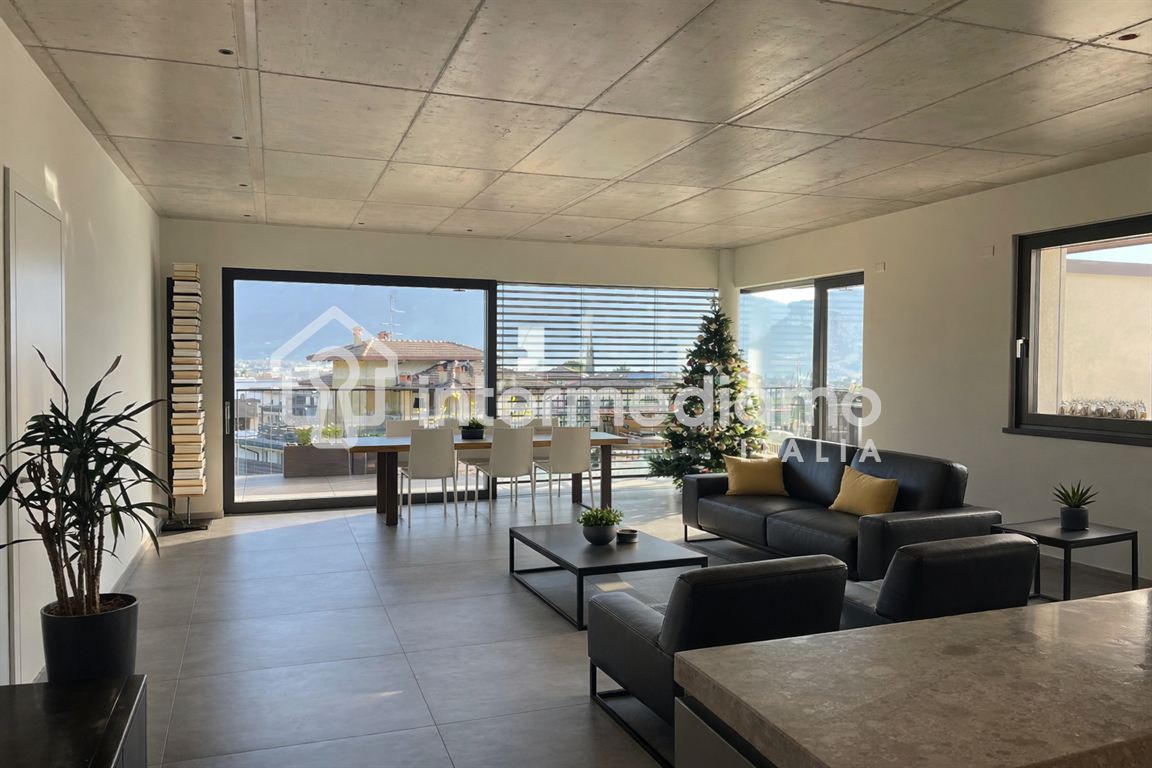 IL PIU' BELL' APPARTAMENTO DI RIVA DEL GARDA - Attico Residenziale Riva del Garda