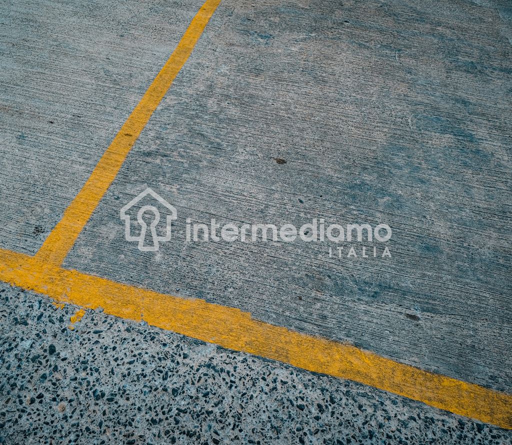 IN VENDITA POSTO AUTO COPERTO IN CENTRO - Posto auto Residenziale Arco