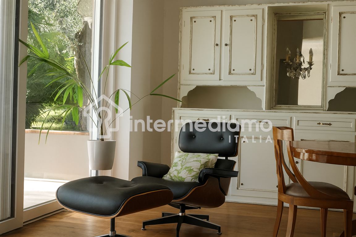 VIVI L'ECCELLENZA: VILLA ESCLUSIVA CON PISCINA - Villa Residenziale Riva del Garda