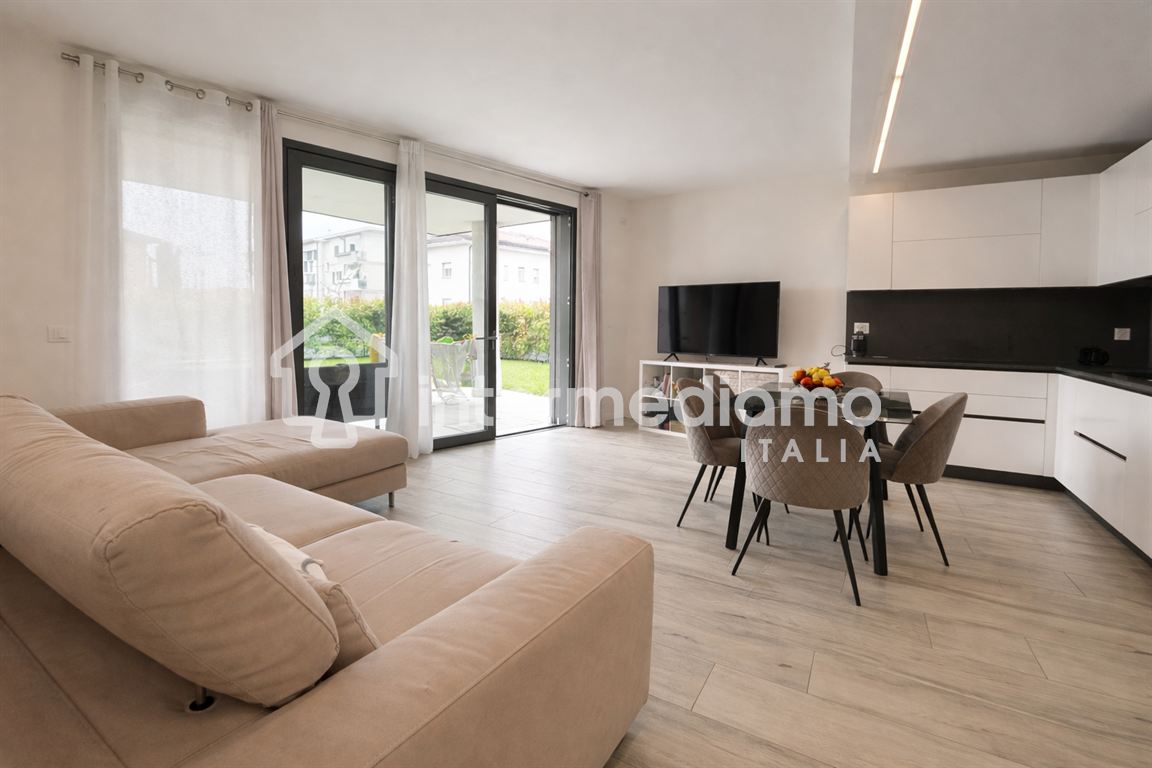 IN AFFITTO TRILOCALE A PIANO TERRA CON GIARDINO - Appartamento Residenziale Riva del Garda