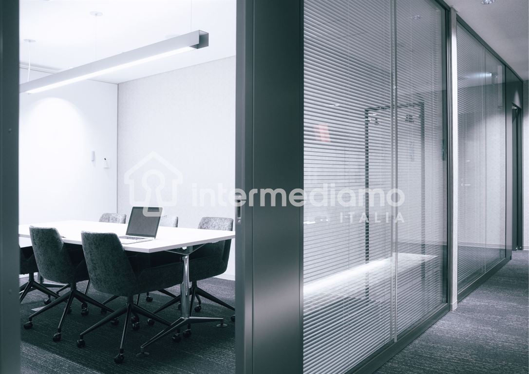 LUMINOSO UFFICIO DI 130 MQ IN VENDITA - Ufficio Commerciale Arco