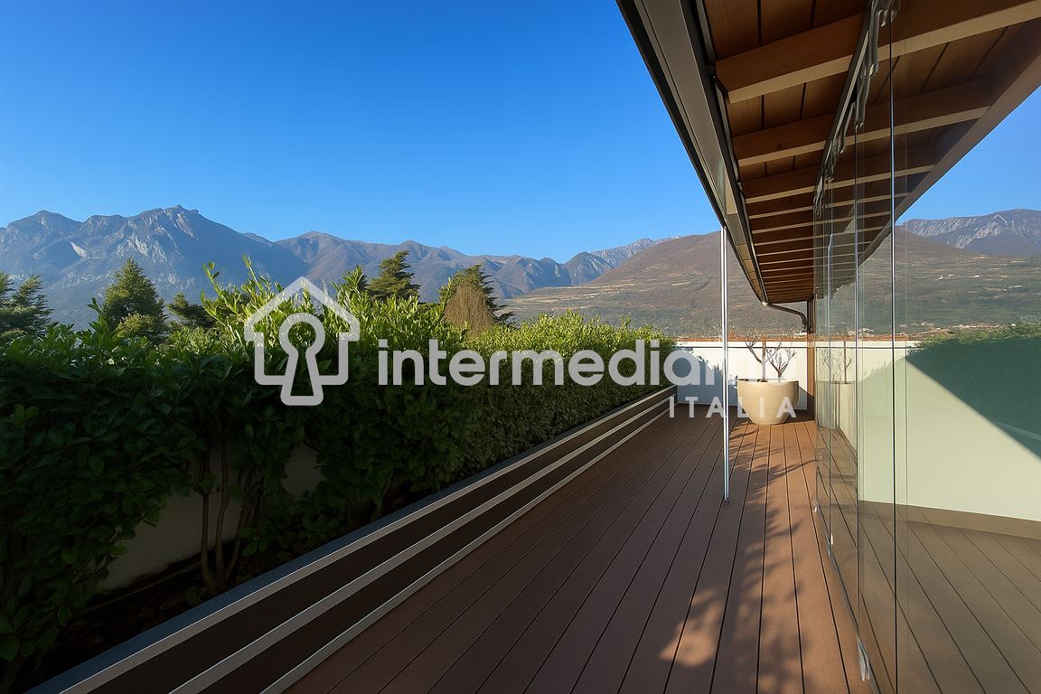 PRESTIGIOSO ATTICO PANORAMICO SU DUE LIVELLI - Attico Residenziale Arco