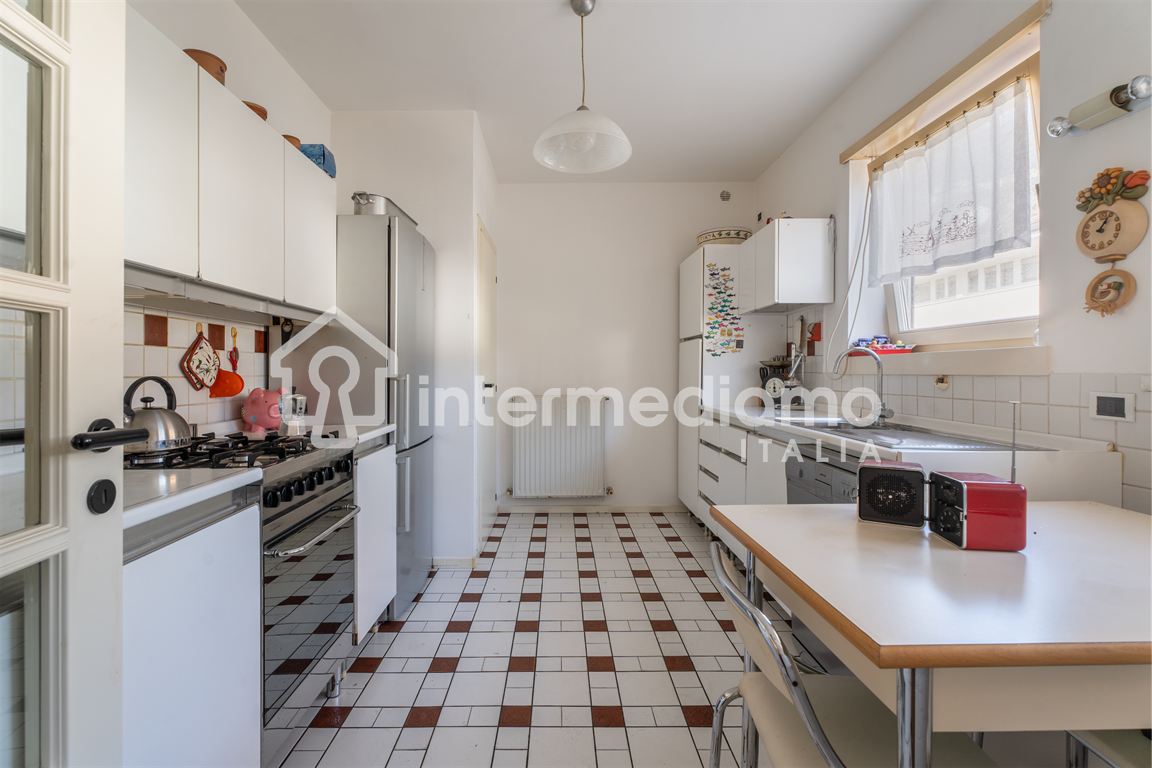 RESIDENZA INDIPENDENTE CON GIARDINO PRIVATO - Villa Residenziale Arco