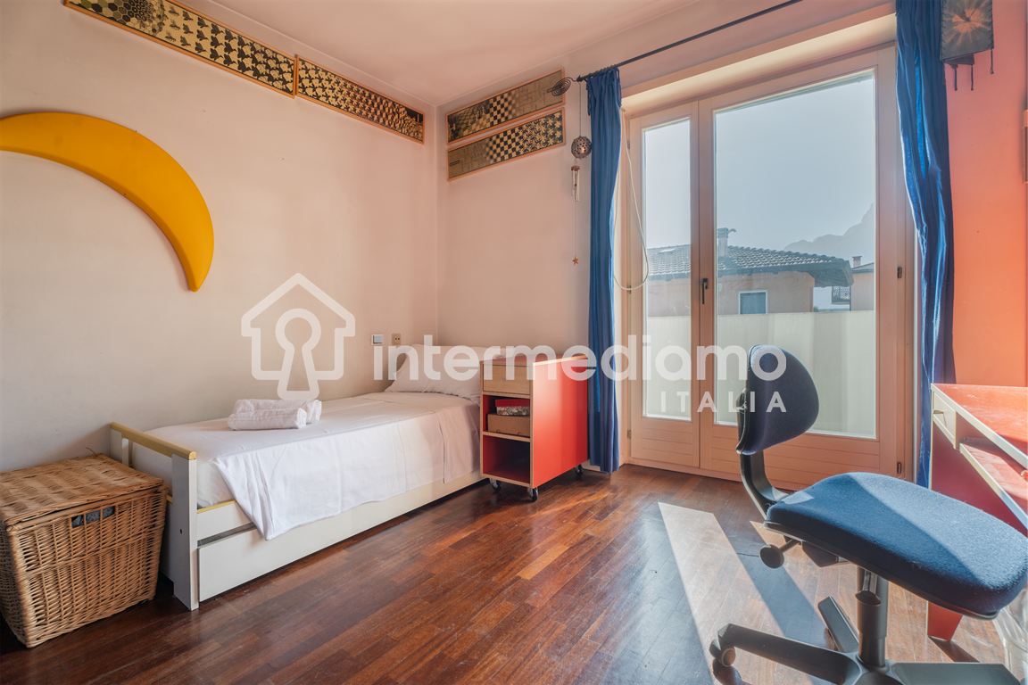 RESIDENZA INDIPENDENTE CON GIARDINO PRIVATO - Villa Residenziale Arco