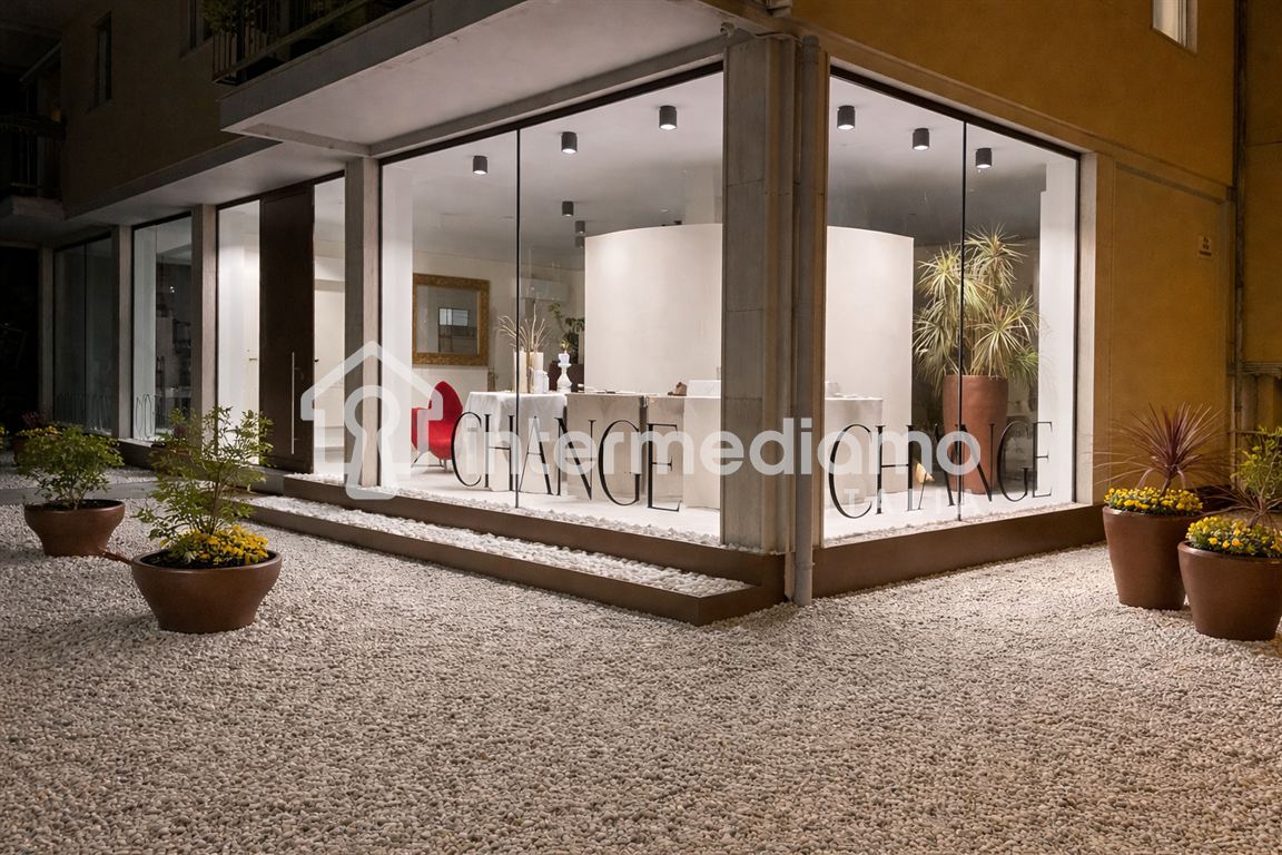 UN ANGOLO DI CHARME E LUCE PER LA TUA ATTIVITA' AD ARCO