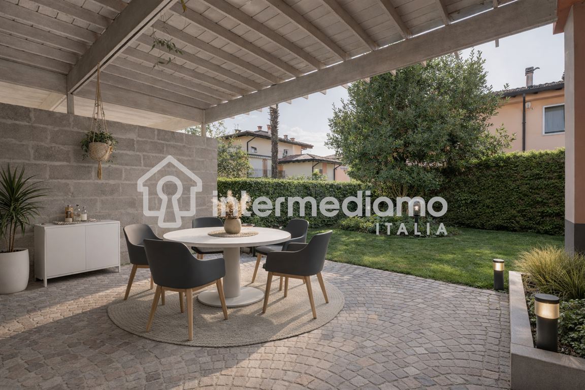 VILLA INDIPENDENTE CON GIARDINO PRIVATO E TAVERNA - Villa Residenziale Arco