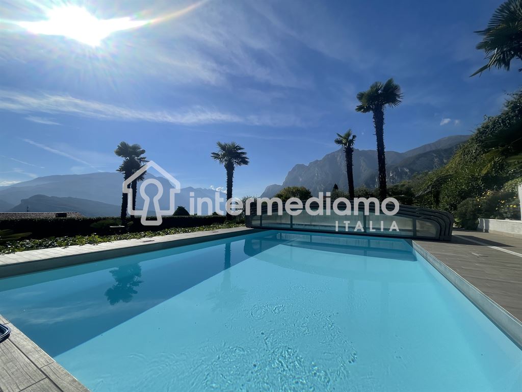 VIVI L'ECCELLENZA: VILLA ESCLUSIVA CON PISCINA - Villa Residenziale Riva del Garda