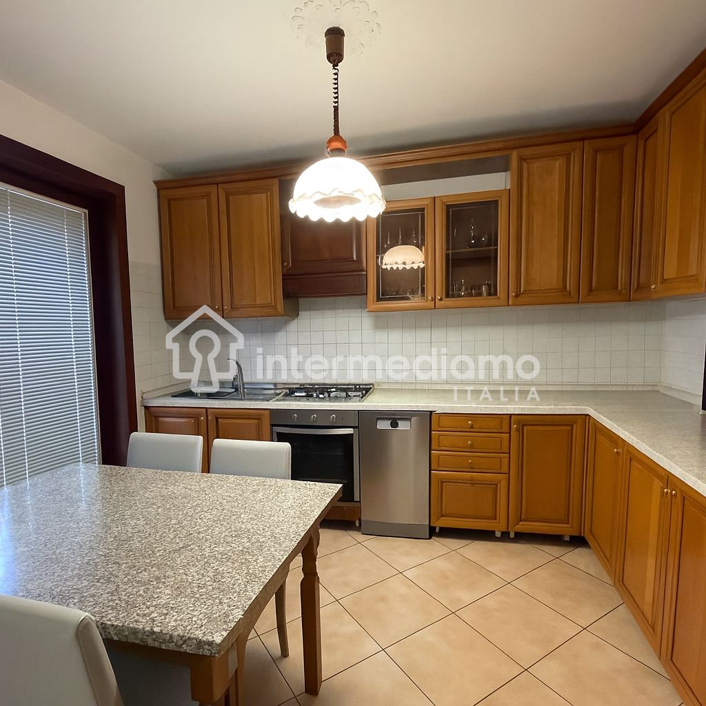 QUADRILOCALE LUMINOSO IN VIALE DEI TIGLI - Appartamento Residenziale Riva del Garda