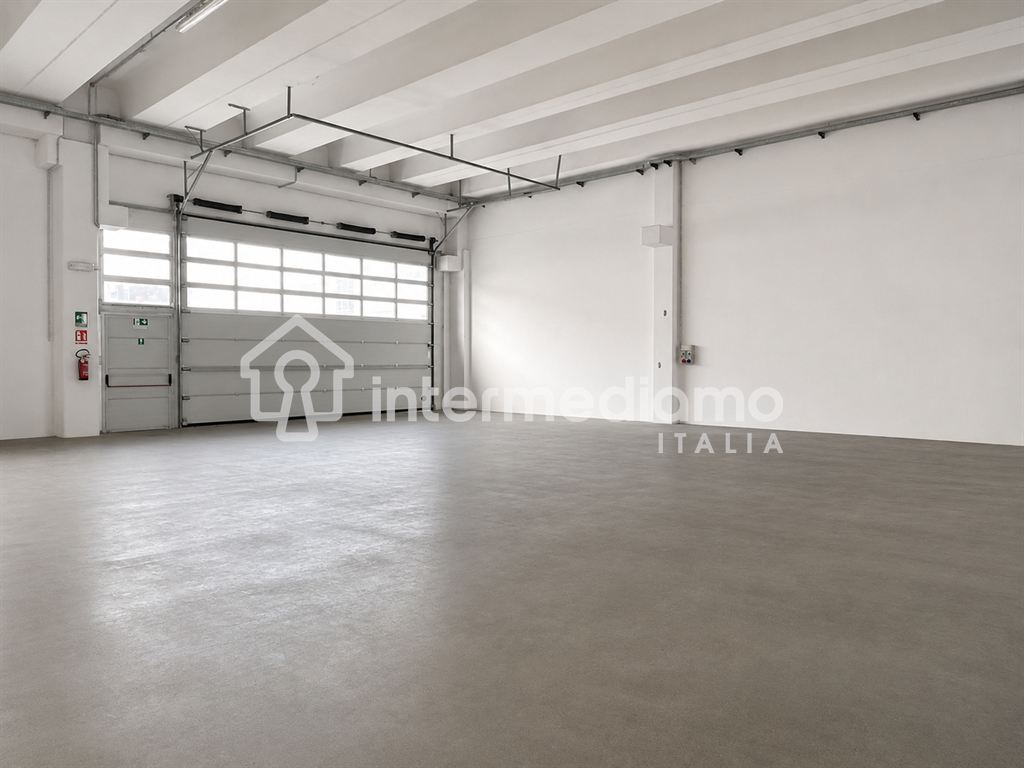 CAPANNONE  IN AFFITTO IN ZONA INDUSTRIALE - Capannone Commerciale Arco