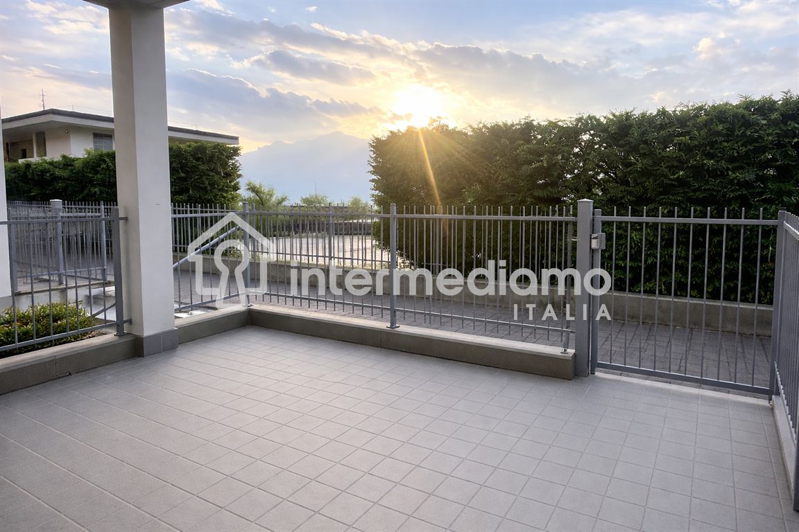 IN VENDITA BILOCALE CON GIARDINO A BOLOGNANO