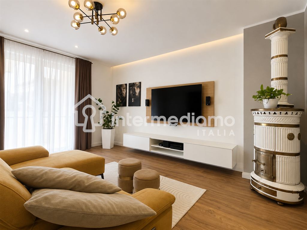 ELEGANTE QUADRILOCALE COMPLETAMENTE RISTRUTTURATO CON TERRAZZO - Appartamento Residenziale Riva del Garda