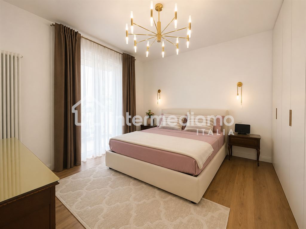 ELEGANTE QUADRILOCALE COMPLETAMENTE RISTRUTTURATO CON TERRAZZO - Appartamento Residenziale Riva del Garda