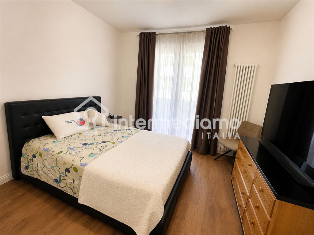 ELEGANTE QUADRILOCALE COMPLETAMENTE RISTRUTTURATO CON TERRAZZO - Appartamento Residenziale Riva del Garda